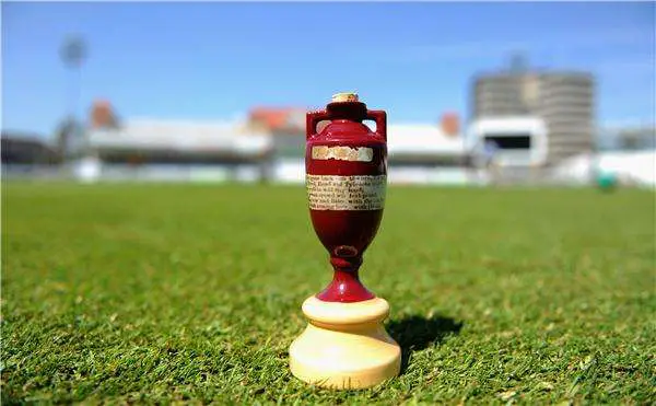 The Ashes Urn - Australia Versus England Cricket Series. Funny Moments