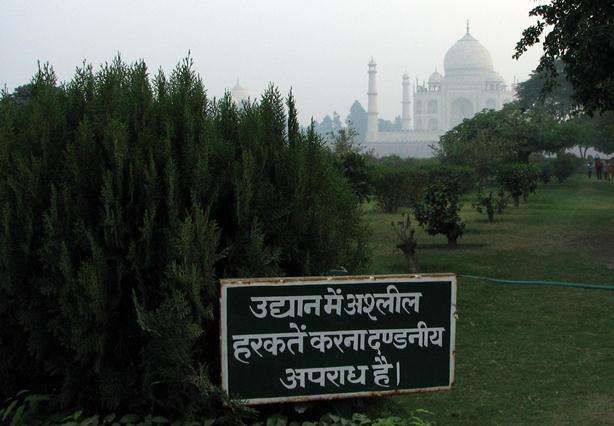 Taj Mahal Photos India Love Story Irony | Funny Travel Photo | Taj Mahal Photos - Love Story Irony.. | Funny Travel Photo | Author: Anthony Bianco - The Travel Tart Blog