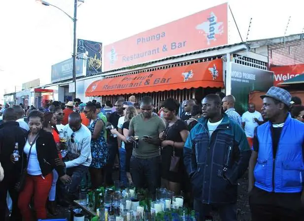 Street Party Cape Town South Africa E1548720724539 | South Africa Travel Blog | Street Party At Mzoli'S, Cape Town. Buy Beer, Cook Meat, Party Away! | Best Steak, Braai, Cape Town, Elisa Elwin, Grill Steak, Gugulethu, Jamie Oliver, Magda Cortez, Mzolis, Mzolis Meat, Mzolis Palace, South Africa, South Africa Travel, Steak House, Street Party, Street Performers, Tim Charody | Author: Anthony Bianco - The Travel Tart Blog