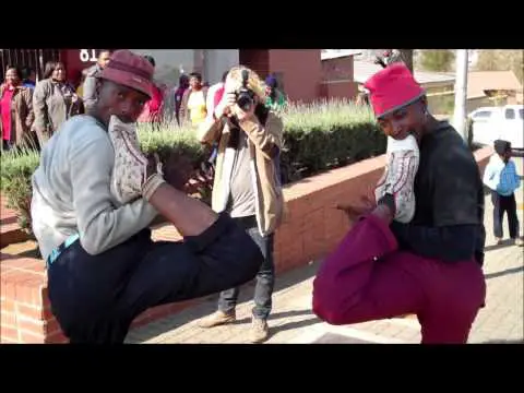 Contortionist The Travel Tart Blog | Street Performers | Contortionist Video From Soweto, South Africa. Twisty Time! | Street Performers | Author: Anthony Bianco - The Travel Tart Blog