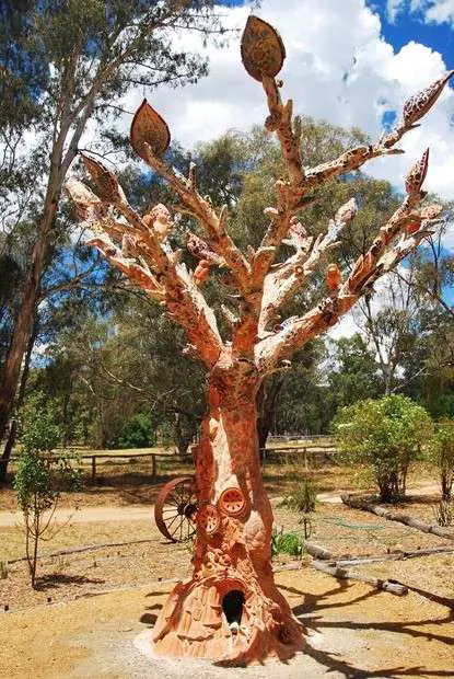 Tree Of Life | Newell Highway | Tree Of Life - Amazing Pottery Creation | Newell Highway | Author: Anthony Bianco - The Travel Tart Blog