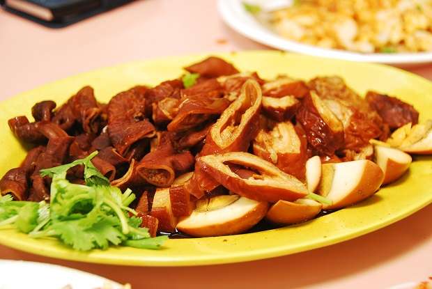 Pig Intestine Dishes | Singapore Travel Blog | Pig Intestines - Tasty Offal Recipe! | Bedok, Bizarre Food, Food Travel, Hawker Food, Nose To Tail, Offal, Pig Intestines, Singapore, Weird Food | Author: Anthony Bianco - The Travel Tart Blog