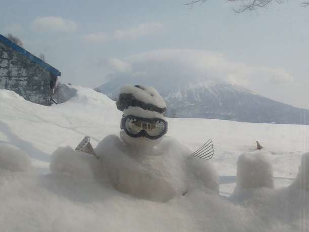 How To Make A Snowman | Japan Travel Blog | Ski Holidays - What Not To Do! | Japan Travel Blog | Author: Anthony Bianco - The Travel Tart Blog