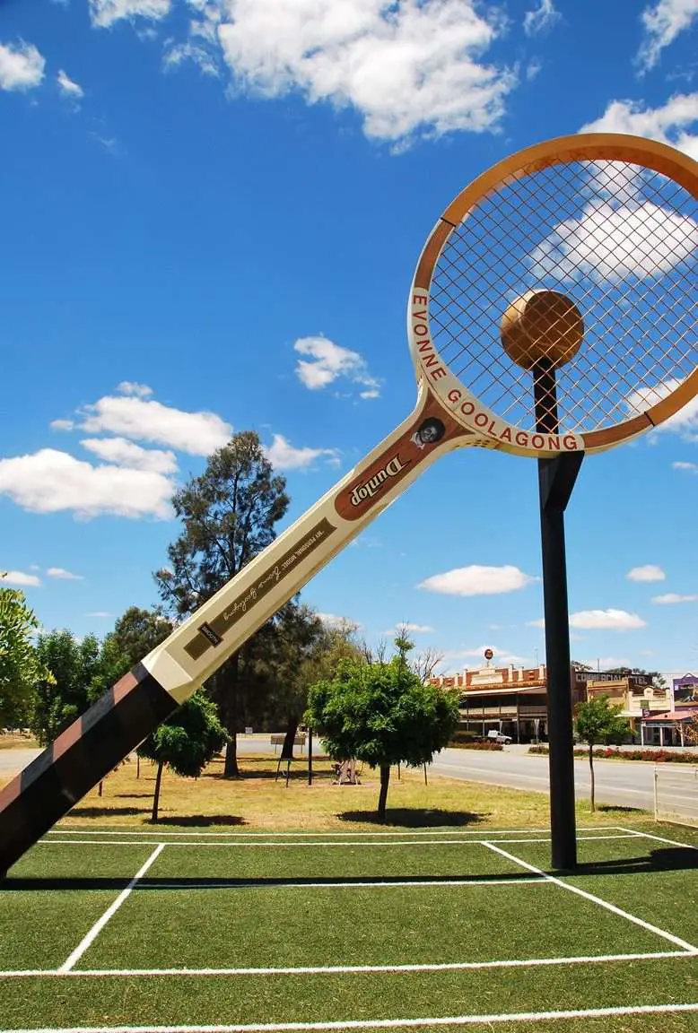 Big Things Tennis Racquet E1522582449790 | Australia Travel Blog | Big Things From Australia - The Large Tennis Racquet | Australia, Barellan, Big Things, Evonne Goolagong, Grand Slam Winners, New South Wales, New Tourist Attraction, Roger Cawley, Roger Federer, Sporting Events, Tennis Greats, Tennis Racquet | Author: Anthony Bianco - The Travel Tart Blog