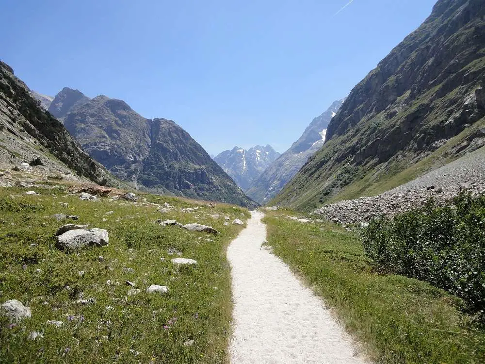 Group Travel - Mountain Hiking