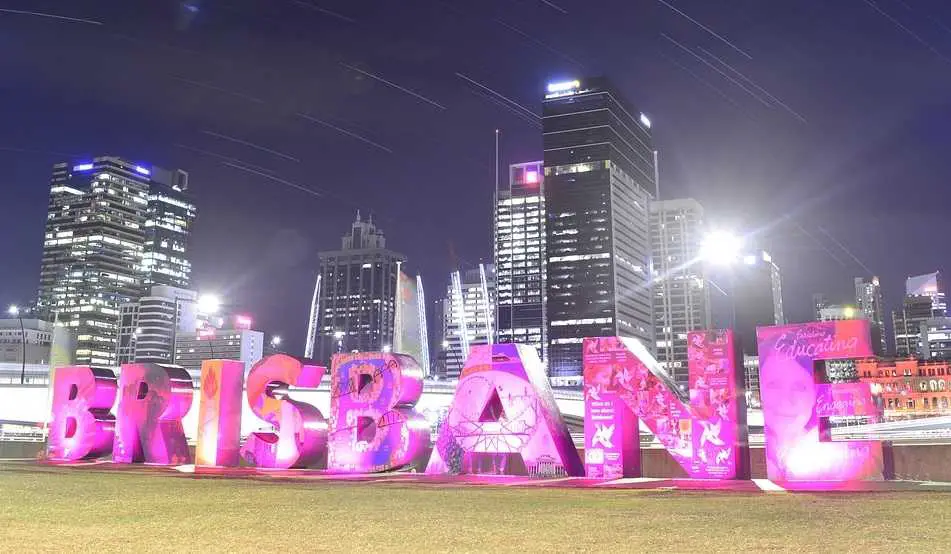 Things To Do In Brisbane Australia | Australia Travel Blog | Big Things In Australia! Check Out This List Of Large Australian Roadside Icons And Tourist Attractions! | Australian Big Icons, Big Banana, Big Tennis Racquet, Big Things In Australia, Golden Gumboot, List Of Big Things In Australia, The Big Apple, The Big Bull | Author: Anthony Bianco - The Travel Tart Blog