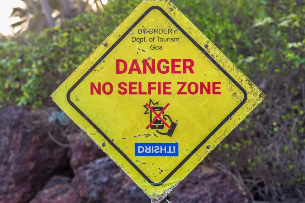 Danger No Selfie Zone