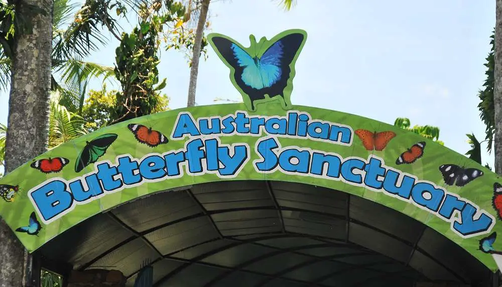 Butterfly Sanctuary No Selfie Sticks Sign! | The Travel Tart Bog