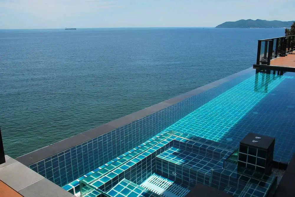 Luxury Resorts In Vietnam | Infinity Pool | The Best Luxury Resorts In Vietnam - Banyan Tree Lang Co! Not Exactly Slumming It! | Infinity Pool | Author: Anthony Bianco - The Travel Tart Blog